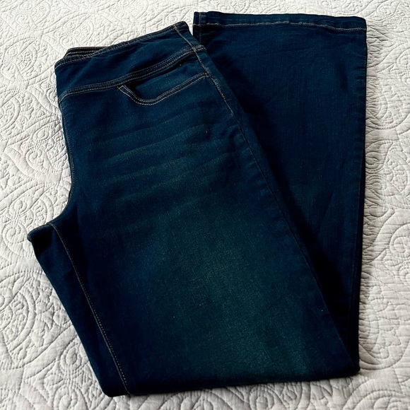 SOPHIA VERGARA NWOT Melissa Flare Pull-on High Rise Jeans- Size 14 - Picture 7 of 8